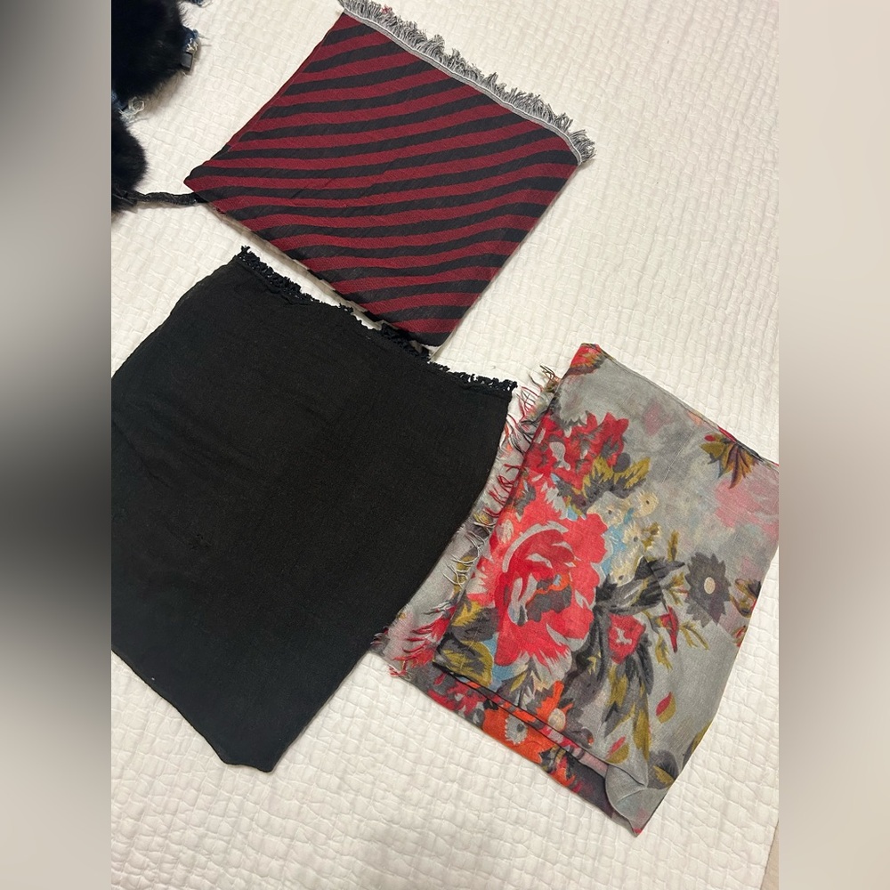 Assorted fabric scarves great condition